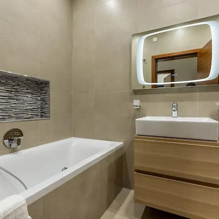 Urban Escape Apartment *