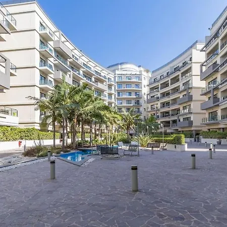 Urban Escape Apartment *